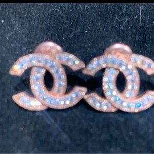 Gorgeous rare and fashionable stud earrings. Must have for true fashion divas !